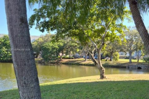 Condominio en venta en North Lauderdale, Florida, 2 dormitorios, 125.42 m2 № 2054934 - foto 11