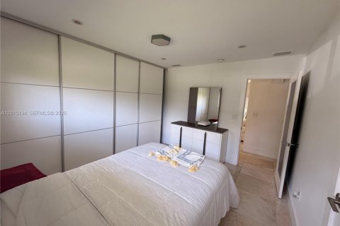 Снять в аренду виллу или дом в Норт-Майами, Флорида 3 спальни, 221.85м2, № 2077900 - фото 16