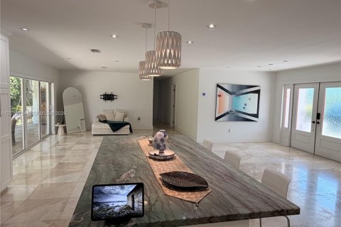 Снять в аренду виллу или дом в Норт-Майами, Флорида 3 спальни, 221.85м2, № 2077900 - фото 9