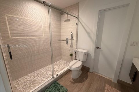 Снять в аренду виллу или дом в Норт-Майами, Флорида 3 спальни, 221.85м2, № 2077900 - фото 17