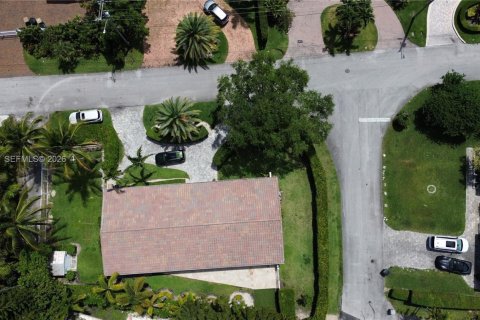 Снять в аренду виллу или дом в Норт-Майами, Флорида 3 спальни, 221.85м2, № 2077900 - фото 6