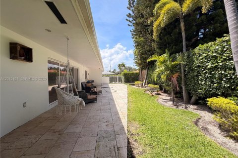 Снять в аренду виллу или дом в Норт-Майами, Флорида 3 спальни, 221.85м2, № 2077900 - фото 26