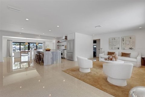 House in Saint Petersburg, Florida 4 bedrooms, 224.08 sq.m. № 1746656 - photo 26