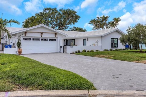 House in Saint Petersburg, Florida 4 bedrooms, 224.08 sq.m. № 1746656 - photo 2