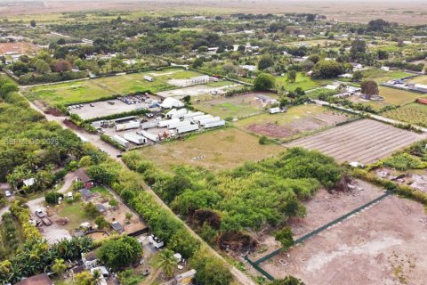 Immobilier commercial à vendre à Miami, Floride № 2018070 - photo 11