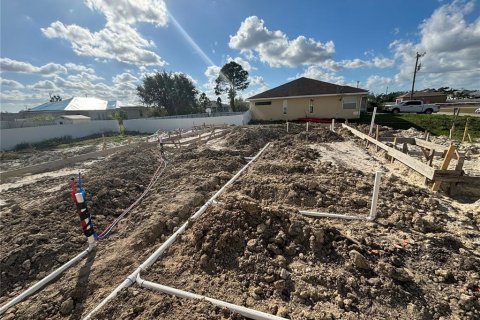Land in Lehigh Acres, Florida № 1719529 - photo 1