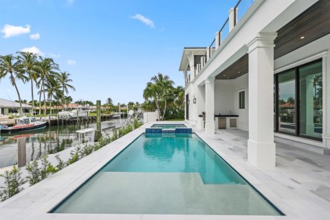 House in Riviera Beach, Florida 5 bedrooms, 440.17 sq.m. № 2182741 - photo 4