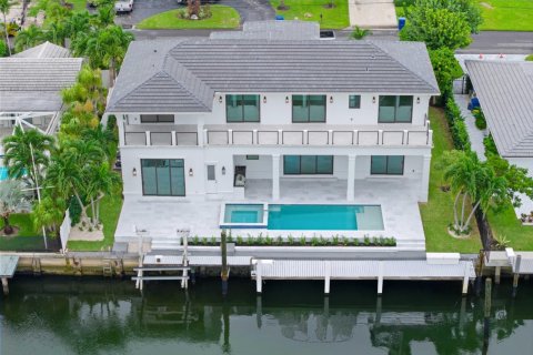 House in Riviera Beach, Florida 5 bedrooms, 440.17 sq.m. № 2182741 - photo 3