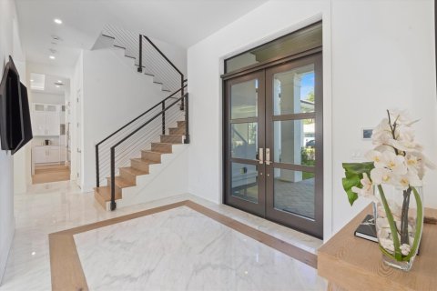 House in Riviera Beach, Florida 5 bedrooms, 440.17 sq.m. № 2182741 - photo 6