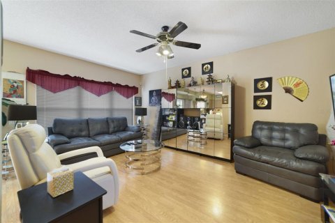 Casa en venta en Orlando, Florida, 3 dormitorios, 196.21 m2 № 1900200 - foto 15
