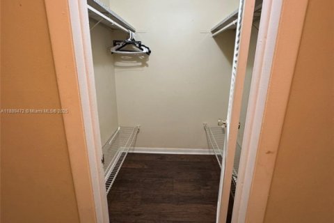 Снять в аренду кондоминиум в Бока-Ратон, Флорида 3 спальни, 119.47м2, № 1944280 - фото 15