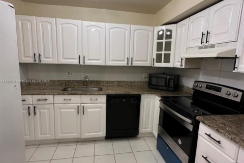 Снять в аренду кондоминиум в Бока-Ратон, Флорида 3 спальни, 119.47м2, № 1944280 - фото 10