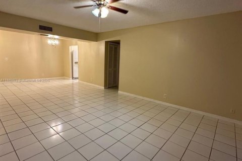 Снять в аренду кондоминиум в Бока-Ратон, Флорида 3 спальни, 119.47м2, № 1944280 - фото 4