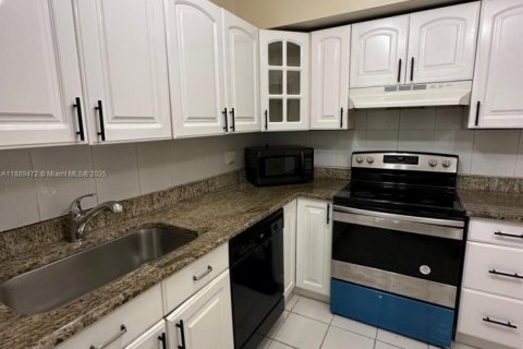 Снять в аренду кондоминиум в Бока-Ратон, Флорида 3 спальни, 119.47м2, № 1944280 - фото 3