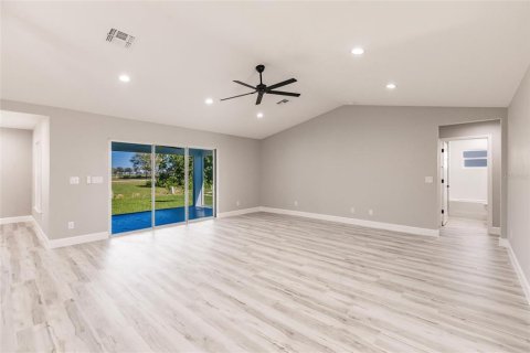 House in Cape Coral, Florida 4 bedrooms, 186.64 sq.m. № 1566690 - photo 7