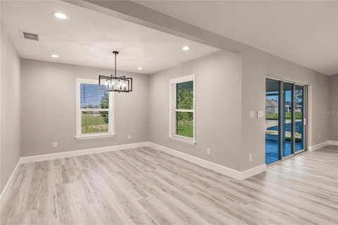 House in Cape Coral, Florida 4 bedrooms, 186.64 sq.m. № 1566690 - photo 19