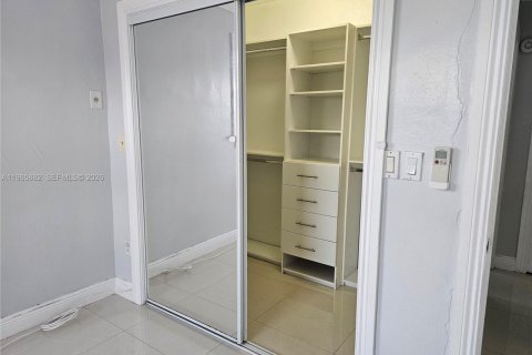 Снять в аренду квартиру в Майами, Флорида 1 спальня, 49.52м2, № 2028526 - фото 7