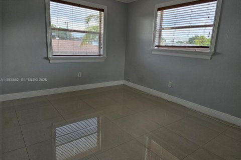 Снять в аренду квартиру в Майами, Флорида 1 спальня, 49.52м2, № 2028526 - фото 5