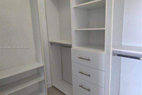 Снять в аренду квартиру в Майами, Флорида 1 спальня, 49.52м2, № 2028526 - фото 8