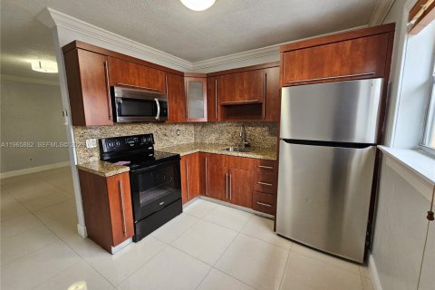 Снять в аренду квартиру в Майами, Флорида 1 спальня, 49.52м2, № 2028526 - фото 6