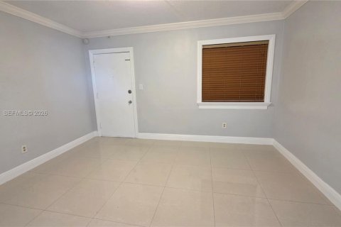 Снять в аренду квартиру в Майами, Флорида 1 спальня, 49.52м2, № 2028526 - фото 4