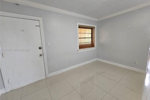 Снять в аренду квартиру в Майами, Флорида 1 спальня, 49.52м2, № 2028526 - фото 3