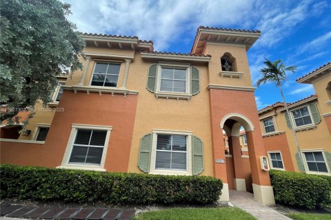 Adosado en venta en Dania Beach, Florida, 3 dormitorios, 129.69 m2 № 1986053 - foto 2