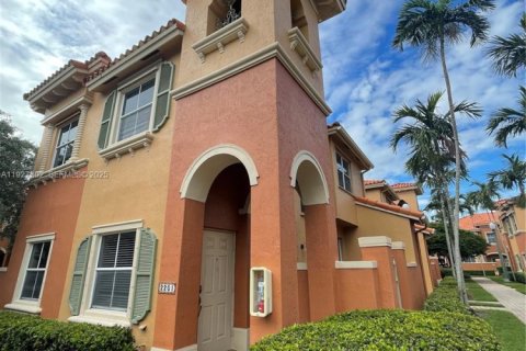 Adosado en venta en Dania Beach, Florida, 3 dormitorios, 129.69 m2 № 1986053 - foto 1