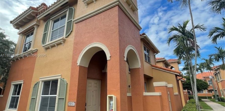 Adosado en Dania Beach, Florida 3 dormitorios, 129.69 m2 № 1986053