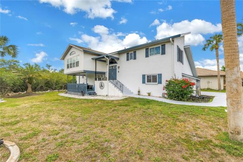 Casa en New Port Richey, Florida 3 dormitorios, 186.73 m2 № 2093666