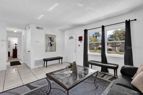 House in Orlando, Florida 3 bedrooms, 88.63 sq.m. № 1550426 - photo 6