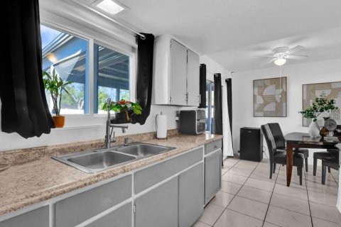 House in Orlando, Florida 3 bedrooms, 88.63 sq.m. № 1550426 - photo 11