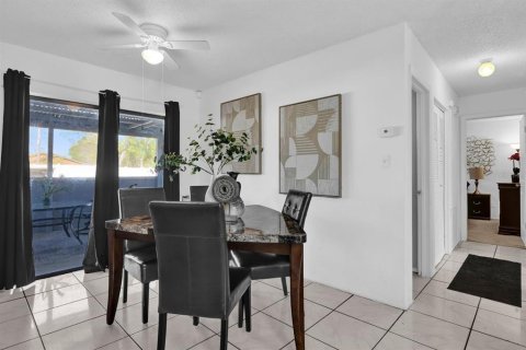 House in Orlando, Florida 3 bedrooms, 88.63 sq.m. № 1550426 - photo 7