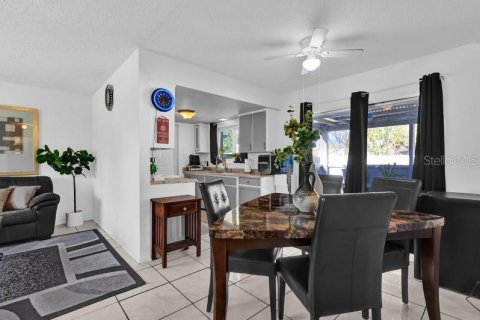 House in Orlando, Florida 3 bedrooms, 88.63 sq.m. № 1550426 - photo 8