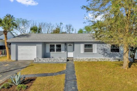House in Orlando, Florida 3 bedrooms, 88.63 sq.m. № 1550426 - photo 1
