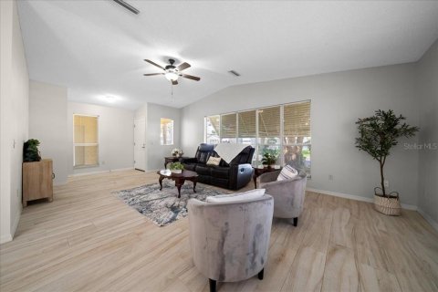 Casa en venta en Lady Lake, Florida, 2 dormitorios, 123.75 m2 № 2137685 - foto 11