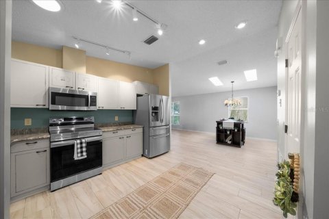 Casa en venta en Lady Lake, Florida, 2 dormitorios, 123.75 m2 № 2137685 - foto 17