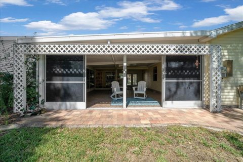 Casa en venta en Lady Lake, Florida, 2 dormitorios, 123.75 m2 № 2137685 - foto 2