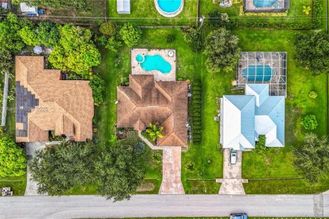 House in Port St. Lucie, Florida 3 bedrooms, 163.69 sq.m. № 1930891 - photo 2