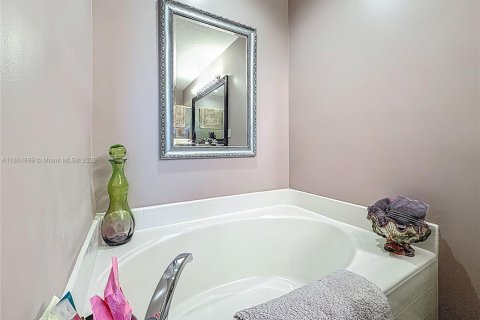Villa ou maison à vendre à Port St. Lucie, Floride: 3 chambres, 163.69 m2 № 1930891 - photo 24