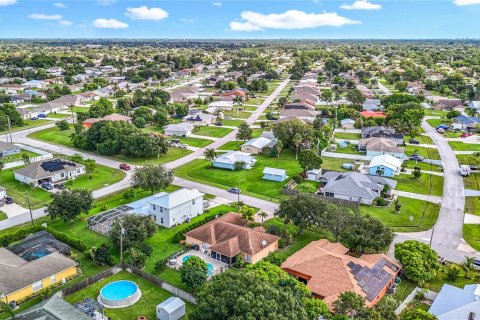 House in Port St. Lucie, Florida 3 bedrooms, 163.69 sq.m. № 1930891 - photo 3