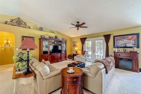 House in Port St. Lucie, Florida 3 bedrooms, 163.69 sq.m. № 1930891 - photo 14