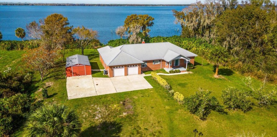 House in East Palatka, Florida 3 bedrooms, 227.8 sq.m. № 868021