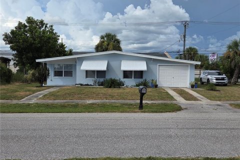 House in Port Charlotte, Florida 3 bedrooms, 92.34 sq.m. № 1869404 - photo 2