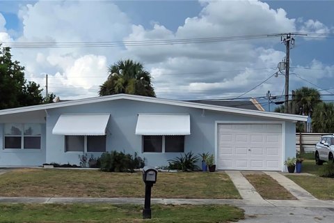 House in Port Charlotte, Florida 3 bedrooms, 92.34 sq.m. № 1869404 - photo 1