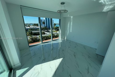 Appartement à louer à Bay Harbor Islands, Floride: 1 chambre, 99.87 m2 № 2386913 - photo 4