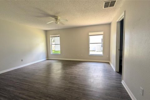 House in Minneola, Florida 3 bedrooms, 173.73 sq.m. № 2120337 - photo 11