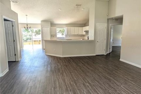 House in Minneola, Florida 3 bedrooms, 173.73 sq.m. № 2120337 - photo 16