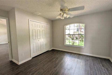 House in Minneola, Florida 3 bedrooms, 173.73 sq.m. № 2120337 - photo 17