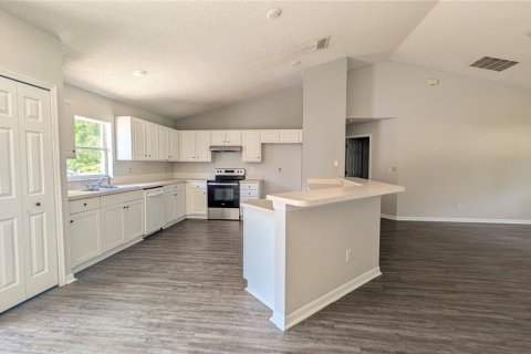 House in Minneola, Florida 3 bedrooms, 173.73 sq.m. № 2120337 - photo 9